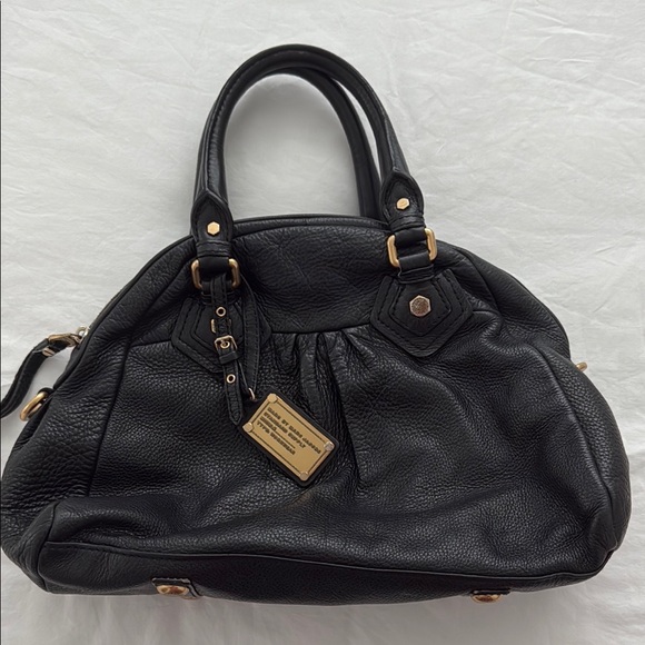 Marc Jacobs Elegant Black Leather Handbag - Picture 1 of 3